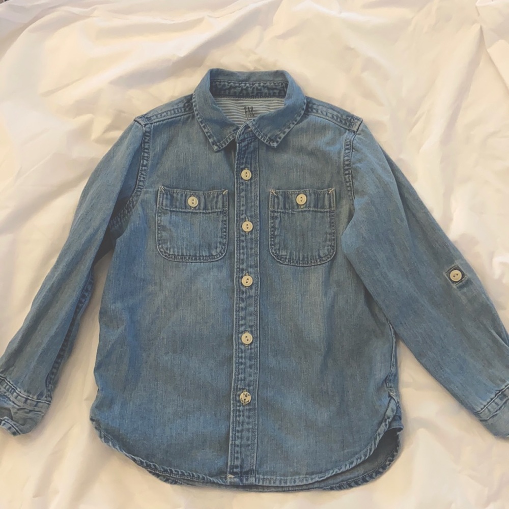 Boys size 5 Gap denim button down shirt